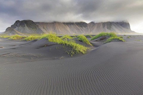 Vestrahorn, Vesturhorn, scree mountain made of gabbro and granophyre rocks, part of the Klifatindur