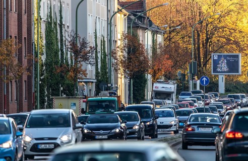 Gladbecker Straße in Essen, B224, inner-city street in Essen heavily polluted by air pollution,
