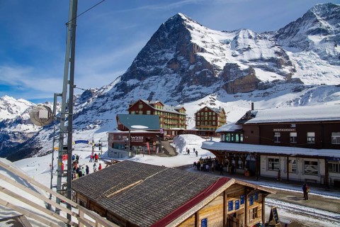 25 March 2024, Kleine Scheidegg, Grindelwald Switzerland : Many skiers and tourists enjoy the sunny