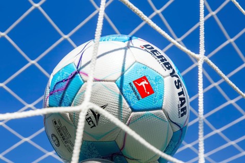 Symbolic image of the 2024/25 Bundesliga: close-up of the DERBYSTAR match ball