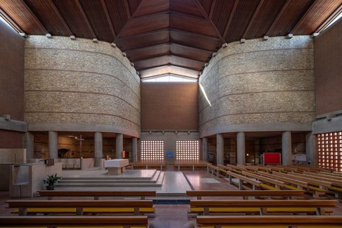 Interior of the Heilig Kreuz Church, opened in 1964, Jahnstr. 41, Weißenburg, Middle Franconia,