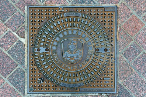 Manhole cover with the coat of arms of Wismar, Wismar, Mecklenburg-Vorpommern, Germany, Europe