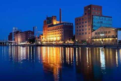 The inner harbour, in Duisburg, Küppersmühle building, and Werhahn Mill, granary with Explorado