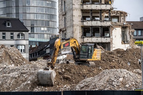 Demolition of the former RWE building complex, in the city centre, on the A40 motorway in Essen,