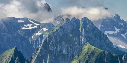 Mountain panorama from the Nebelhorn, 2224m, to the Höfats 2259m, behind it the Großer Krottenkopf,