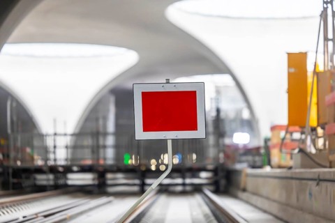 Stuttgart 21 construction site: the tracks still end at the new main station. Traffic sign Sh2,