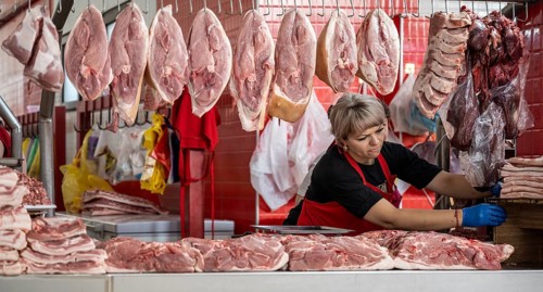 Butcher selling fresh meat, market at Osh Bazaar, Bishkek, Kyrgyzstan, Asia