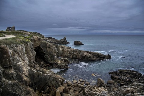 Sea cliffs along the Côte Sauvage, Quiberon, Morbihan, Brittany, France, Europe
