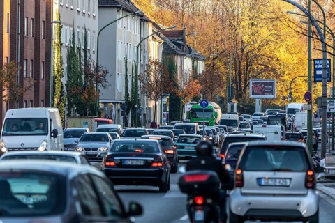 Gladbecker Straße in Essen, B224, inner-city street in Essen heavily polluted by air pollution,