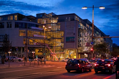 Meeting point Rotebühlplatz, VHS, adult education centre, blue hour, twilight, Stuttgart,