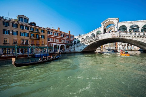 Rialto Bridge with Grand Canal, city trip, holiday, travel, tourism, lagoon city, historical,