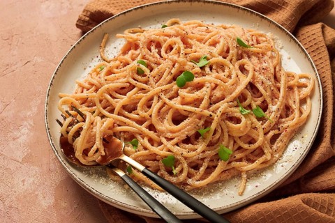 Spaghetti carbonara, in creamy garlic sauce, pasta in white sauce, homemade, no people