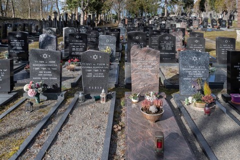 New graves at the Israeli cemetery, inaugurated in 1882, Werner-von Siemens Str. 2, Würzburg, Lower