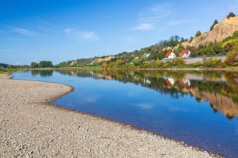 On the Elbe near Meißen opposite Karpfenschänke, Meißen, Saxon Elbland, Saxony, Germany, Europe