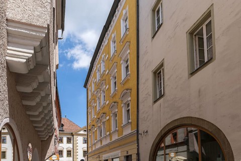 Historic buildings in an old town alley, Regensburg, Upper Palatinate, Bavaria, Germany, Europe