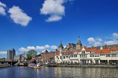 Centraal Station, Central Station, in the foreground boat moorings for canal cruises, Amsterdam,