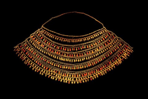 Necklace made of gold and carnelian beads in the shape of poppy flower heads, from the exhibition: