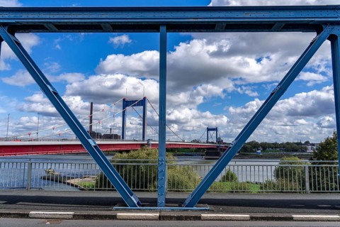 The Friedrich Ebert Bridge over the Rhine between Ruhrort and Homberg, Brücke Königstraße,