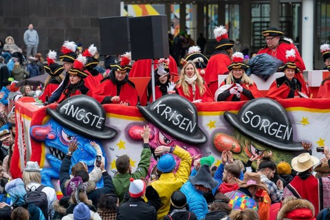 Rose Monday parade in Düsseldorf, themed floats of carnival societies and other participants in the