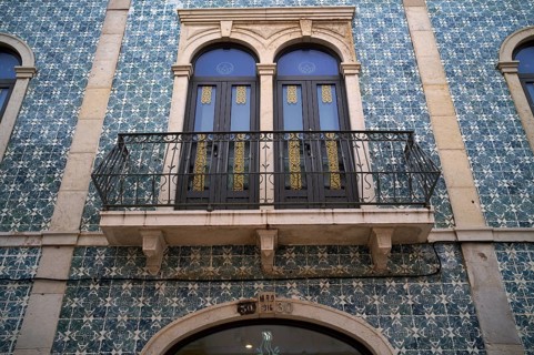 Balcony, Facade with azulejos, Tiles, Old town, Lagos, Algarve, Portugal, Europe