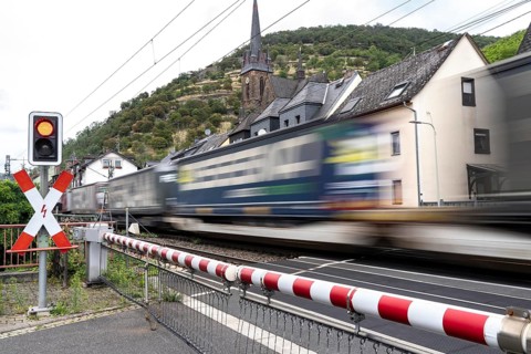 Upper Middle Rhine Valley, railway line on the right bank of the Rhine, goods train line, up to 400