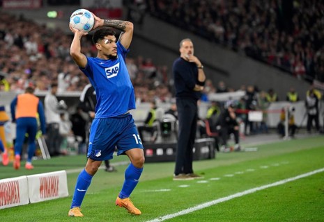 Valentin Gendrey TSG 1899 Hoffenheim (15) Throw-in action at the back Coach Pellegrino Matarazzo