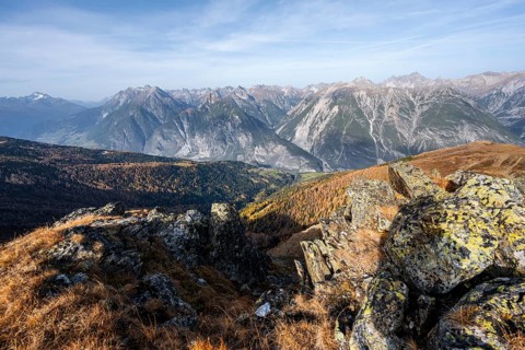 View from the ridge of the Venet to the mountain panorama of the Parzinn Group of the Lechtal Alps,