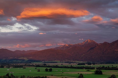 Evening mood, cloudy mood over mountain landscape, Loisach-Lake Kochel moor, behind Benediktenwand,