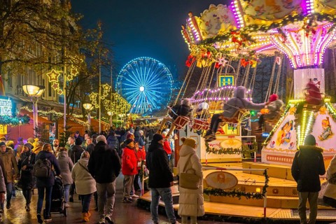 Christmas market on Königsstraße in the city centre of Duisburg, pre-Christmas season, Christmas