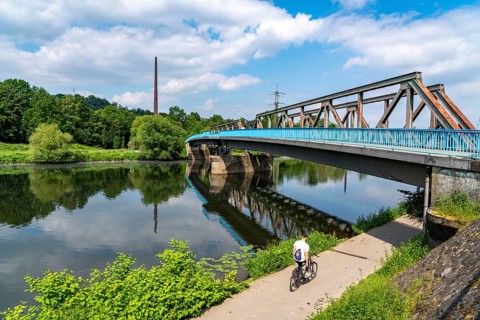 Dahlhausen pedestrian bridge, old railway bridge, city boundary Essen/Bochum, Ruhr, Leinpfad,
