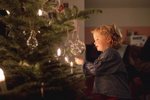 Toddler at the Christmas tree at the family Christmas party, Bonn, 24.12.2023. Toddler at the
