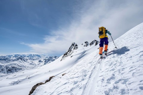 Ski tourers on the Graubünden Haute Route, ascent to the Scalettahorn, snow-covered mountains,