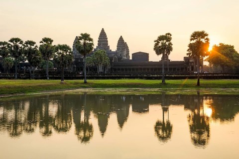 Angkor Wat, sunrise, Angkor, UNESCO World Heritage Site, Siem Reap, Cambodia, Indochina, Southeast