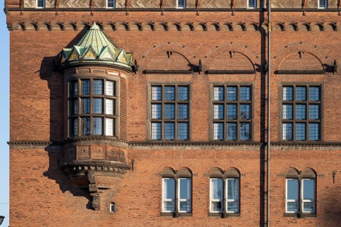 Brick façade with bay window, town hall in the National Romantic style by Martin Nyrop, Town Hall