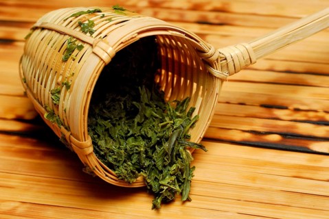 Bamboo strainer with Sencha tea, green tea, green tea, tea strainer, brewed