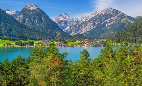 Lake shore with village and Karwendel mountains, Pertisau, Achensee, Tyrol, Austria, Europe