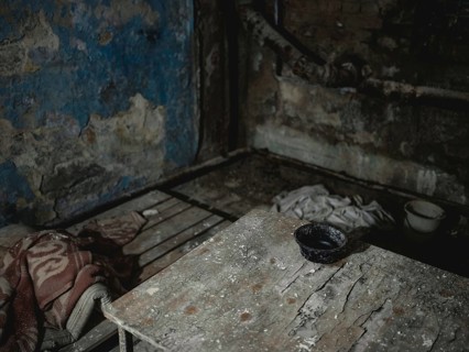 Cell in the town's police station. Under inhumane conditions, Russian units held more than 200