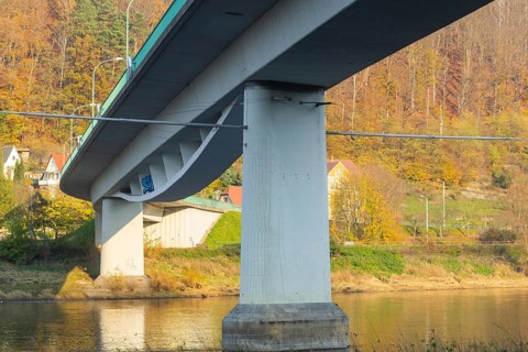 The Elbe bridge in Bad Schandau (B 172) is closed to all traffic with immediate effect. This