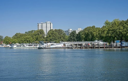 Residential buildings and jetties in Tegel, Greenwichpromenade, Tegeler See, Tegel, Reinickendorf,