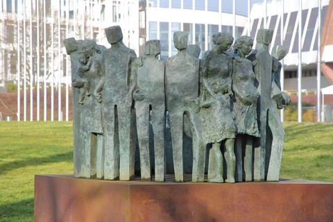 Sculpture Human Rights by Mariano González Beltrán, bronze sculpture, sculpture group, symbol,