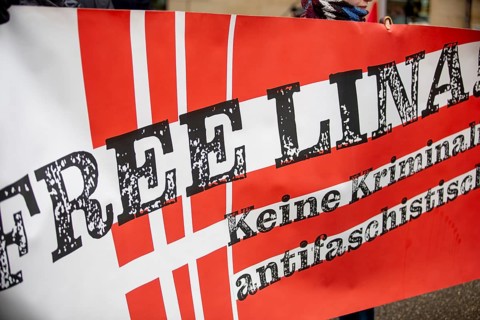 Karlsruhe: Antifa demonstrators in front of the Federal Court of Justice. The main appeal hearing