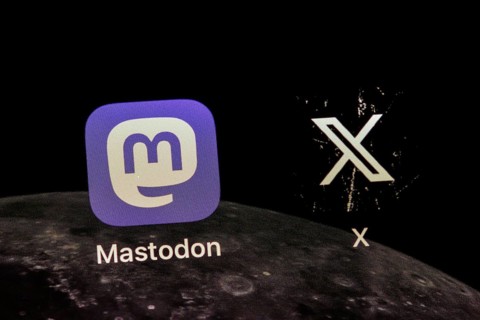 Mastodon is a decentralised network. As a social network, it is an alternative to the messaging