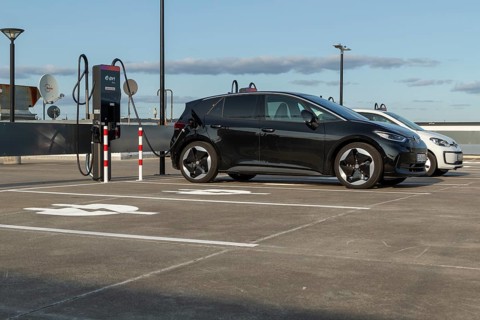 Mobility, e-charging Hamburg, cars at charging stations, charging station for electric vehicles on