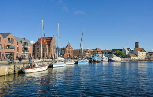 Quay, sailing ships, old harbour, behind the water gate, Wismar, Mecklenburg-Vorpommern, Germany,