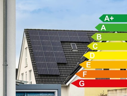 Solar panels on the roof of a house, energy efficiency classes according to the GEG, Hilden,