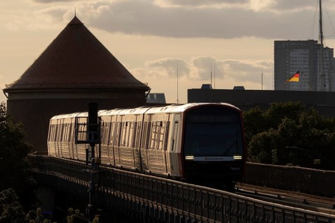 Underground, Hamburger Verkehrsverbund HVV, local transport, railway line in the evening light with
