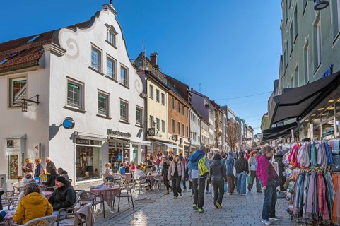 House with tail gable in the pedestrian zone Fischerstraße, Kempten, Allgäu, Swabia, Bavaria,