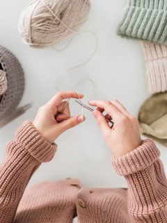 Top view woman knitting 4