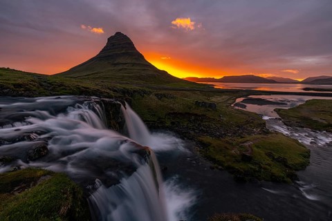 Kirkjufell at sunrise, Grundafjördur, Snaefellsnes, Iceland, Europe
