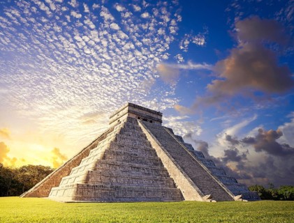 Chichen Itza pyramid El Templo Kukulcan temple in Mexico Yucatan